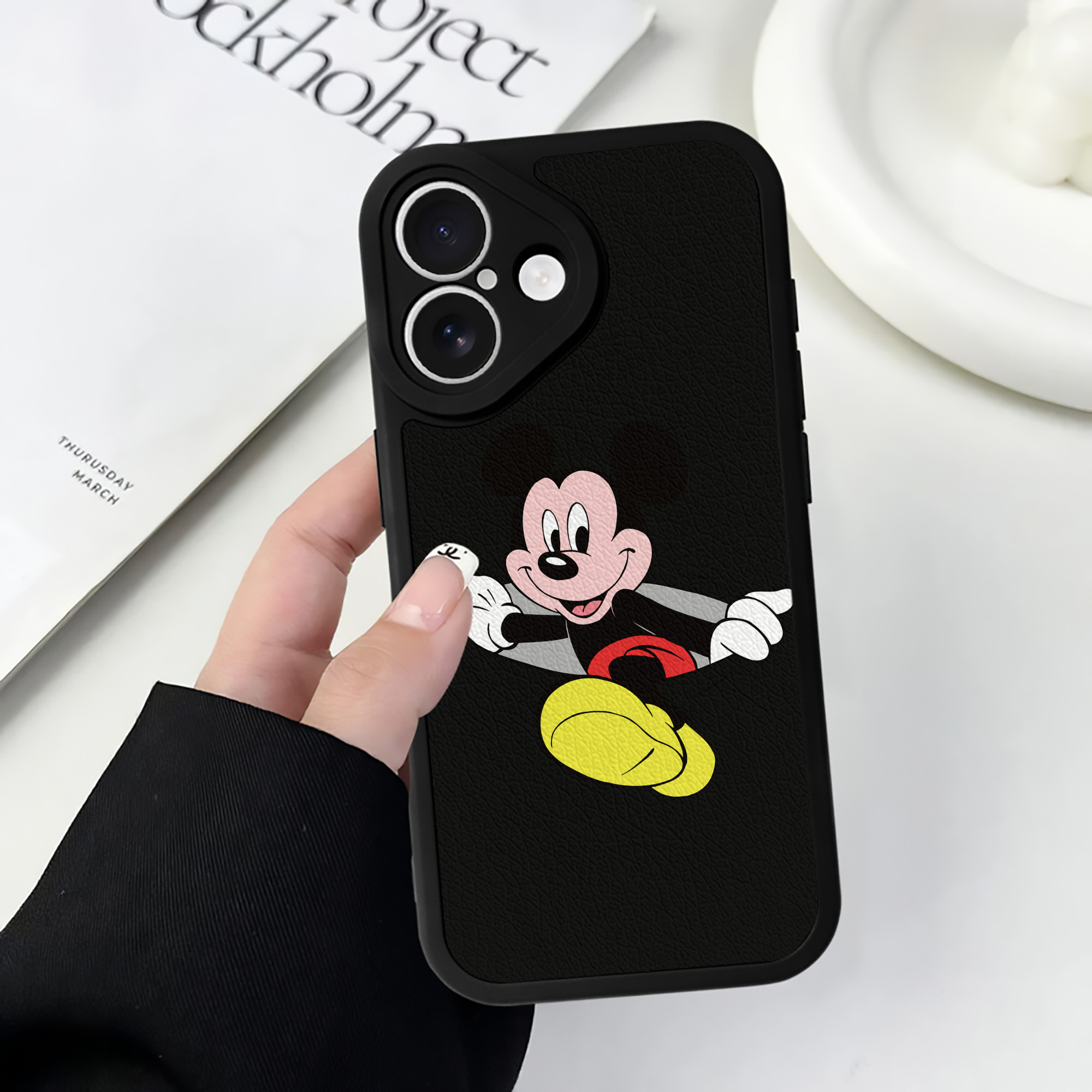 （画像用） ミッキーマウス Mickey Mouse 【iPhone 16シリーズ対応】シリコンスマホケース（レザー調） 材質：シリコン